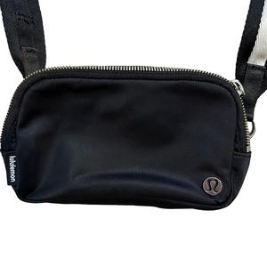Lululemon Everywhere Crossbody Bag Black